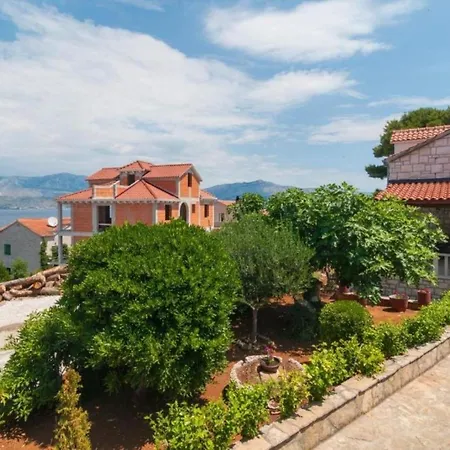 Lumos - Panoramic View & Olive Garden Otel 4*